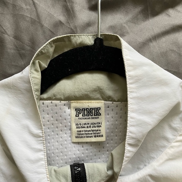 Victoria’s Secret Pink Cropped Windbreaker - Picture 4 of 4